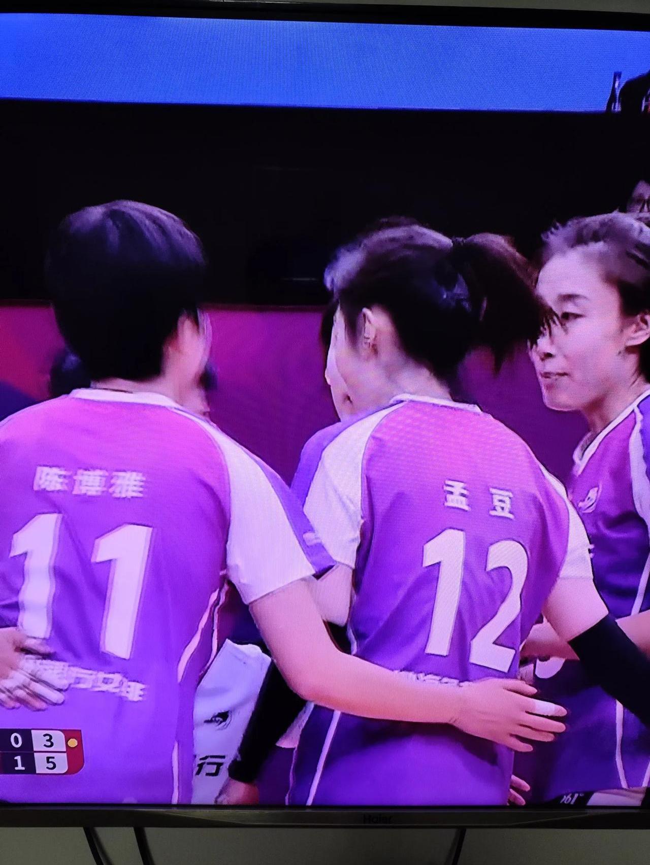 梅西对阵中国女排展开拉锯大战，最终险胜对手